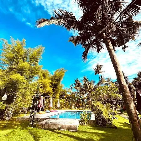 Apit Lawang Villas & Resto